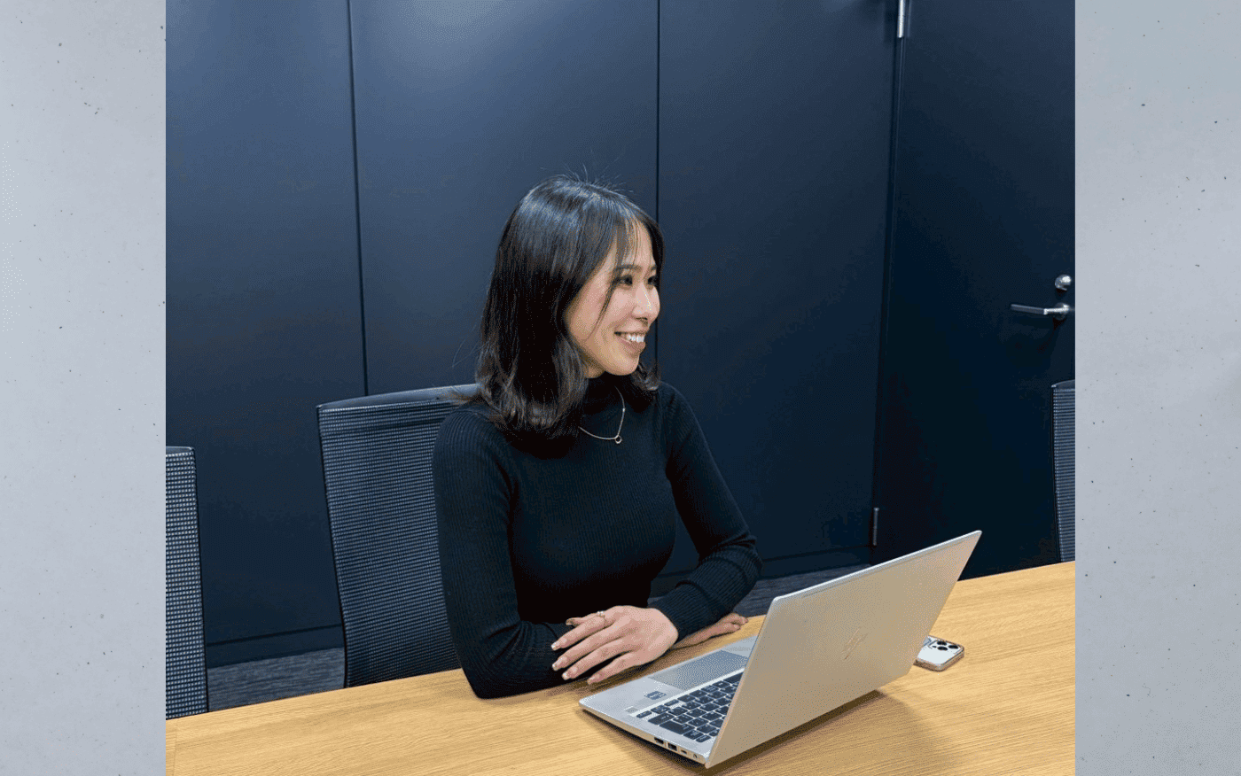 PASS THE BATON_松田様_インタビューの様子